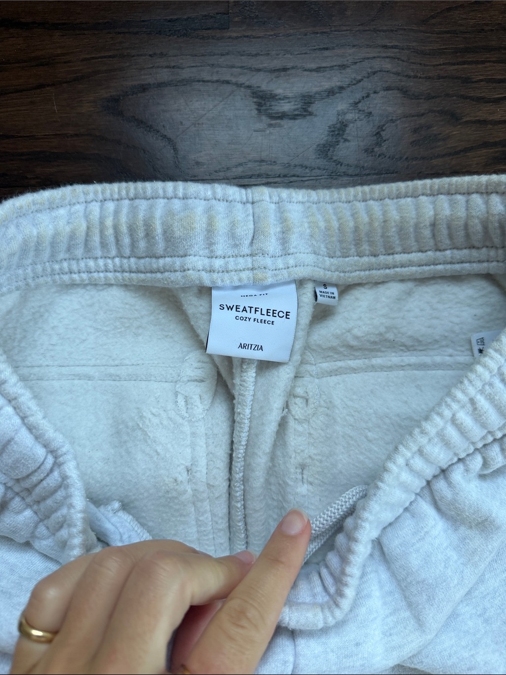Aritzia Sweatpants in Light Gray - Picture 3 of 6